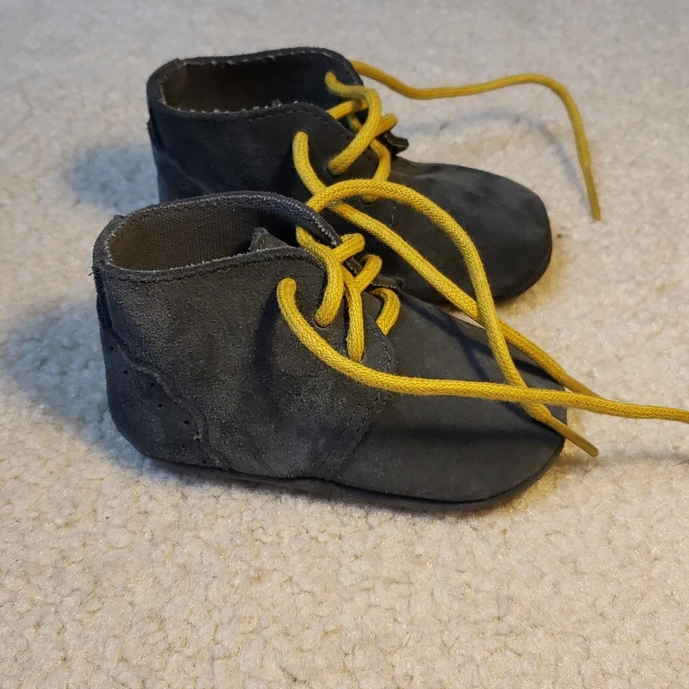 Zara Mini Suede Infant Booties Sz 1-2
